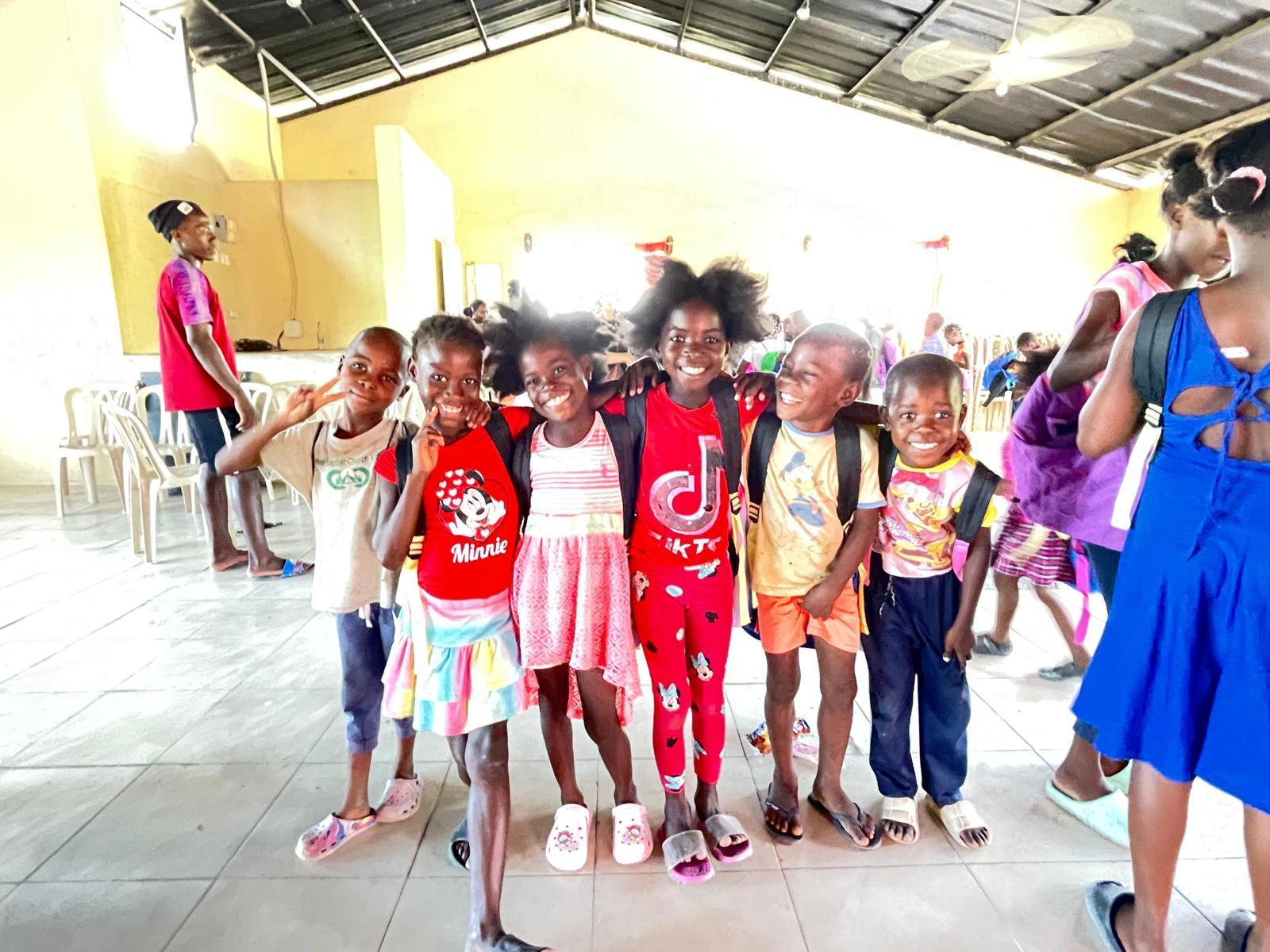 Pack 2 School supply distribution